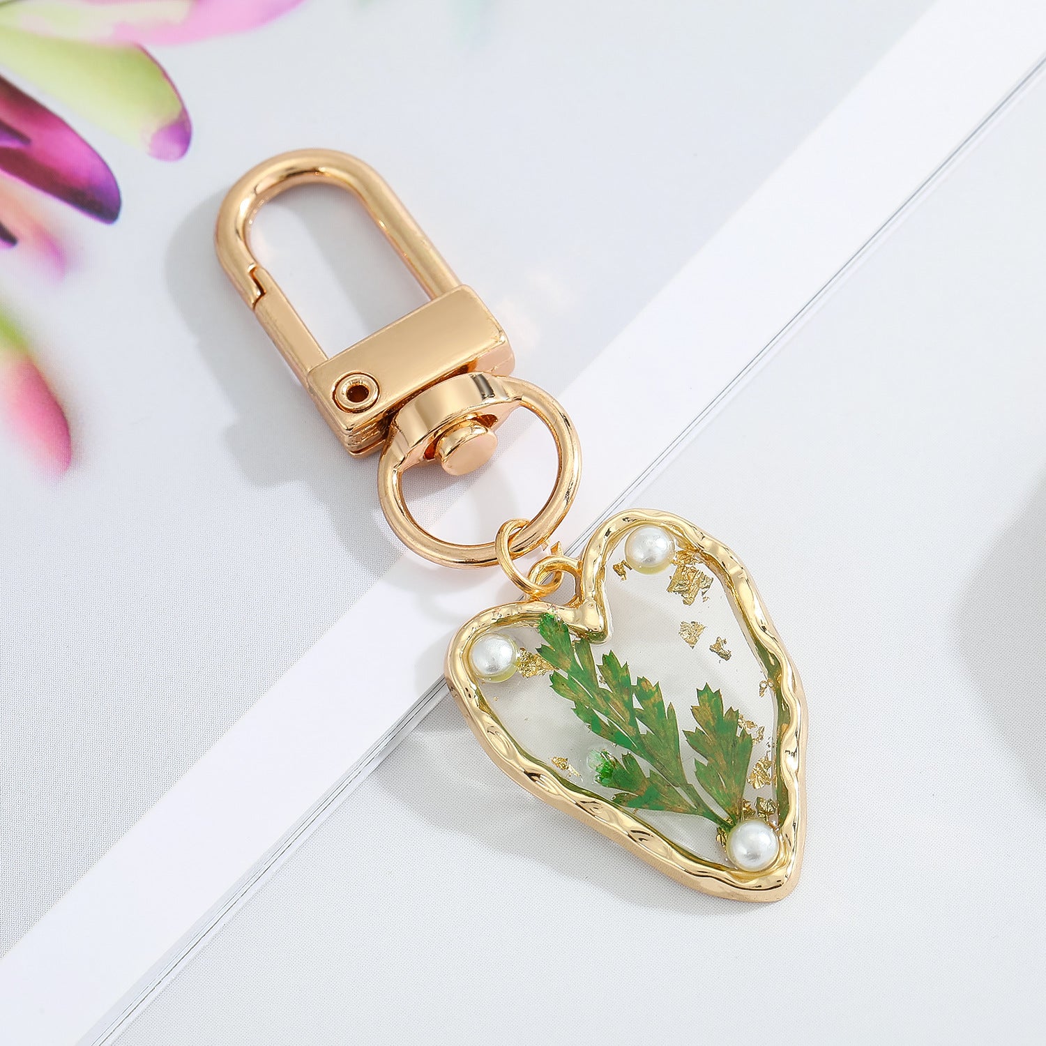 Wholesale 5pcs/pack Dried Flowers Natural Flowers Drip Oil Daisy Alloy Keychains